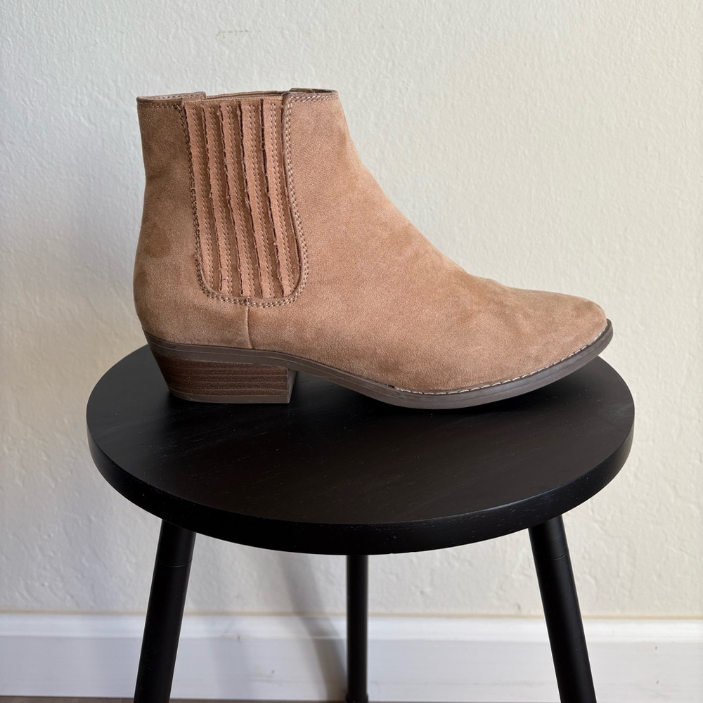 Universal Thread Booties - Picture 2 of 5
